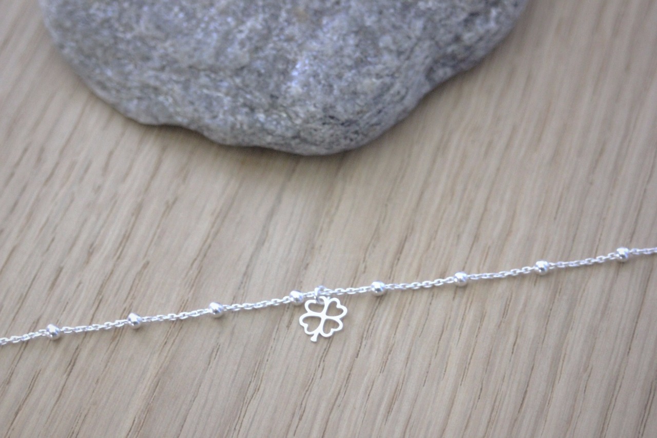 Bracelet argent massif breloque trèfle à 4 feuilles